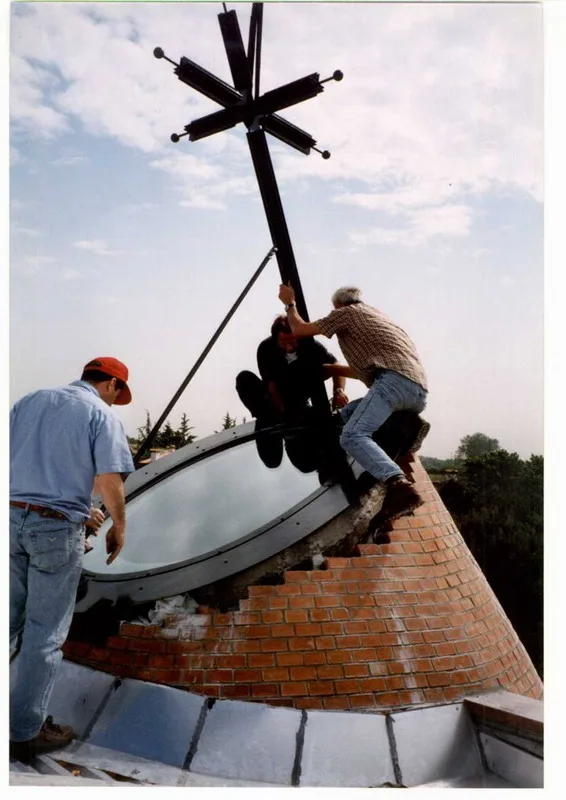 Montaggio della croce in ferro per Chiesa - Ceolini, Fontanafredda - Pordenone