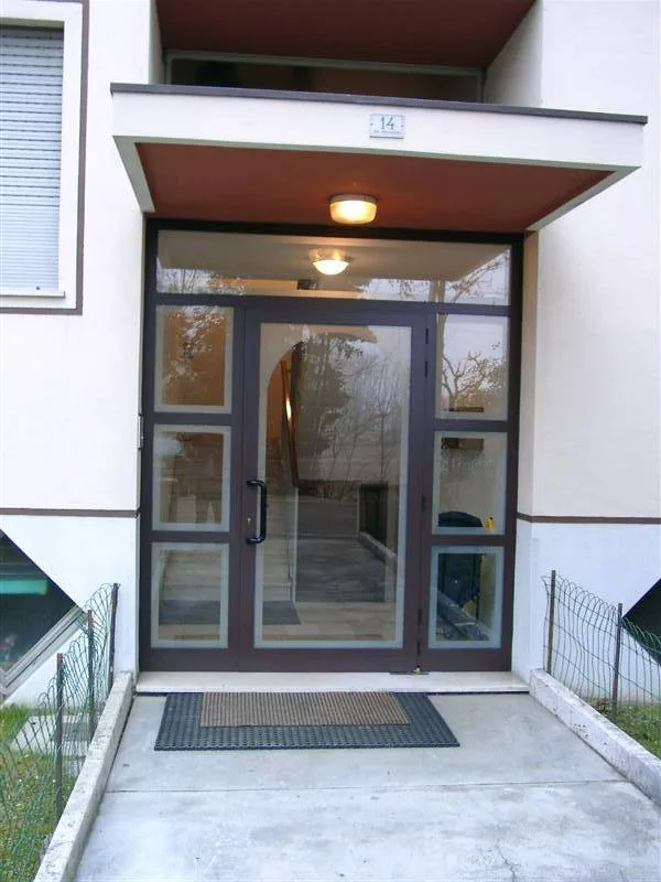 Portoncino di ingresso per condominio