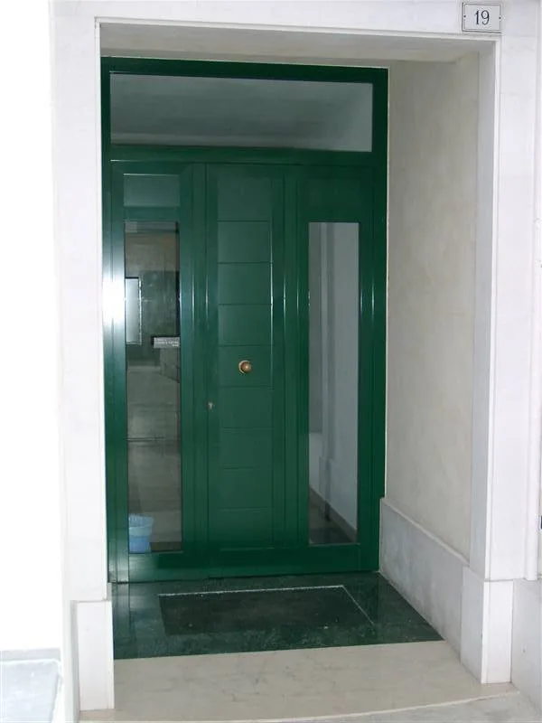 Portoncino di ingresso per condominio