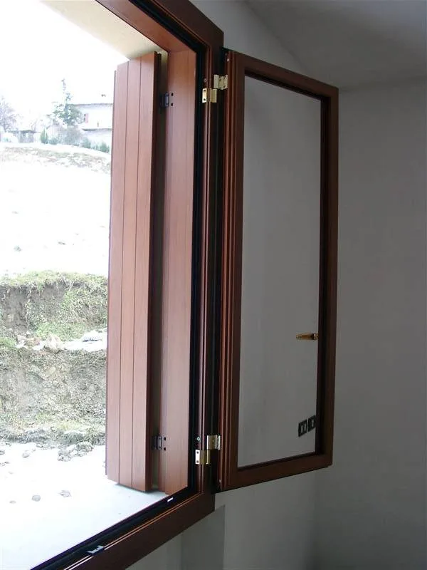 Serramenti per villa in alluminio finto legno - Loiano (Bologna)