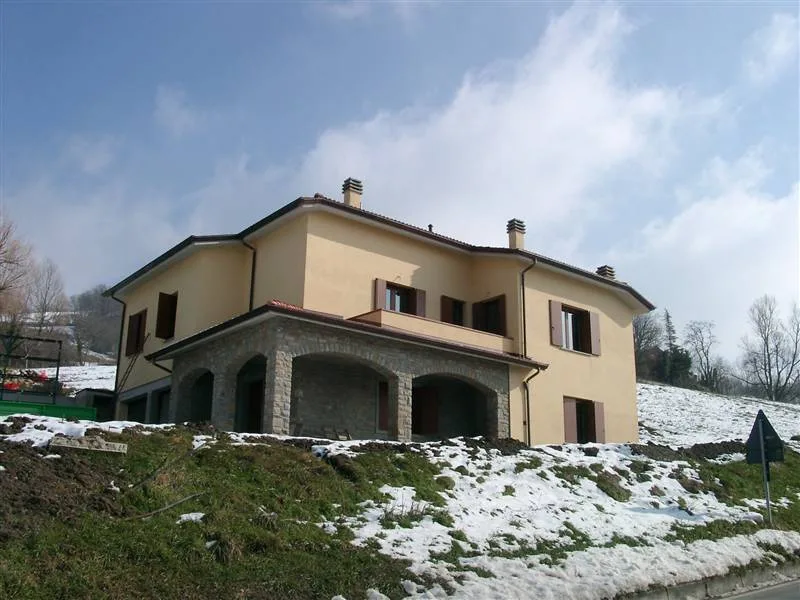 Serramenti per villa in alluminio finto legno - Loiano (Bologna)